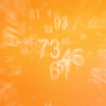 numeros flotando sobre fondo naranja par animación y motion graphics con after effects