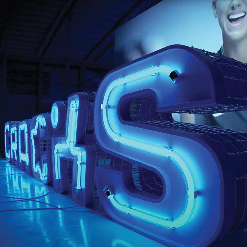 logotipo en 3d para canal Cracks como parte de su diseño visual deportivo
